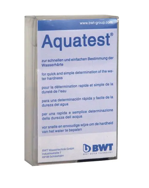Testgerät zur schnellen Bestimmung der Wasserhärte. BWT AquaTest mit mehrsprachiger Beschreibung. Geeignet für einfache Wasseranalysen in verschiedenen Sprachen.